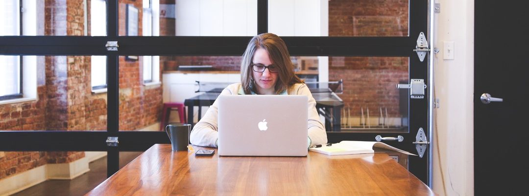 Más mujeres preparadas para trabajar en entornos digitales